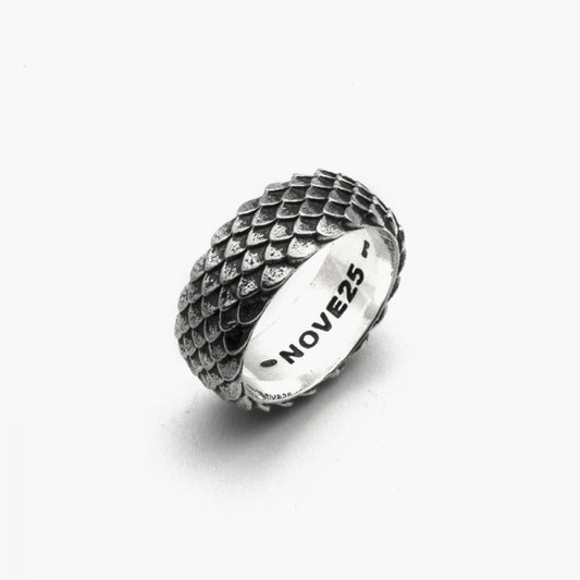 Anello fascia Nove25 Snake unisex in argento con squame serpente