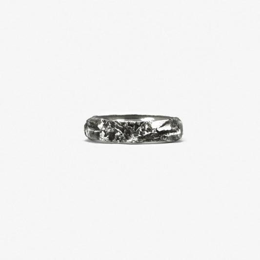 Anello fedina Nove25 Materic unisex in argento lavorato roccia