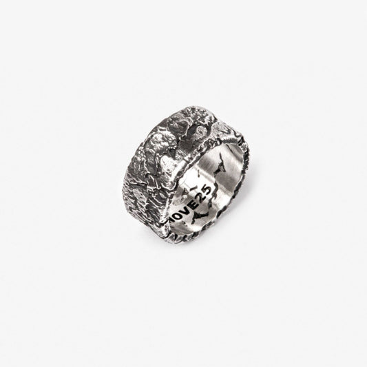 Anello fascia Nove25 Materic unisex in argento lavorato N25ANE00390