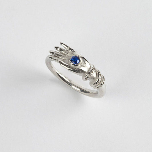 Anello solitario Nove25 Tarot da donna in argento con mano e spinello blu