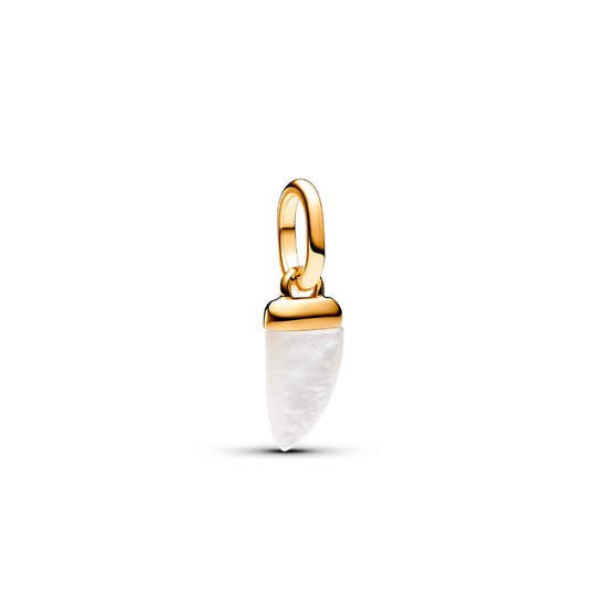 Mini Charm Pandora con placcatura in oro 14k e madreperla P.763373C01