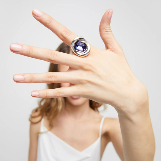 Anello UNO de 50 SER BRAVE rodiato con cristallo viola 15